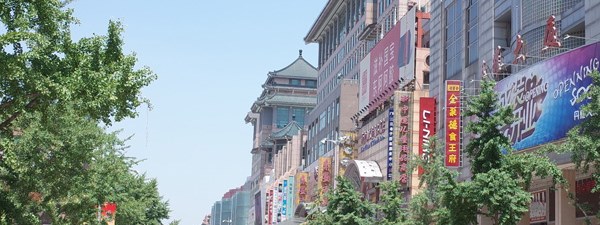 Daytime-street-scene-blue-sky-LB-600x442.jpg